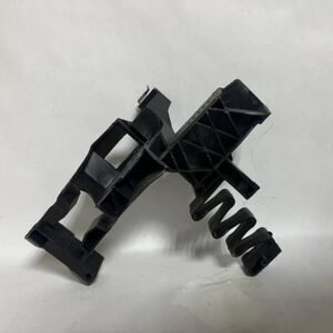 Кріплення фари ліве A6C8