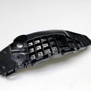 Кріплення бампера праве RAV4