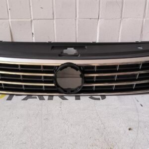 Решітка радіатора VW Passat 2015-2019