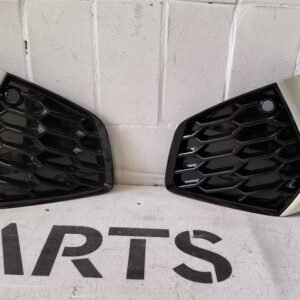 Решітка бампера передня права Audi A3 2021- 8Y